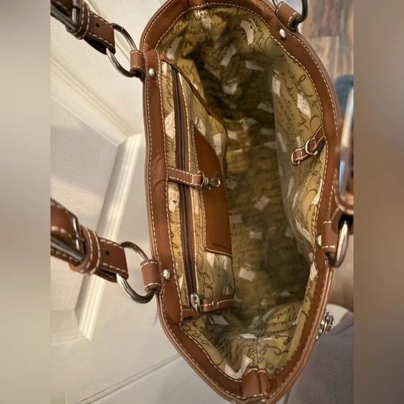 Coach Signature Brown and Tan Reversible Shoulder Bag - Picture 5 of 15